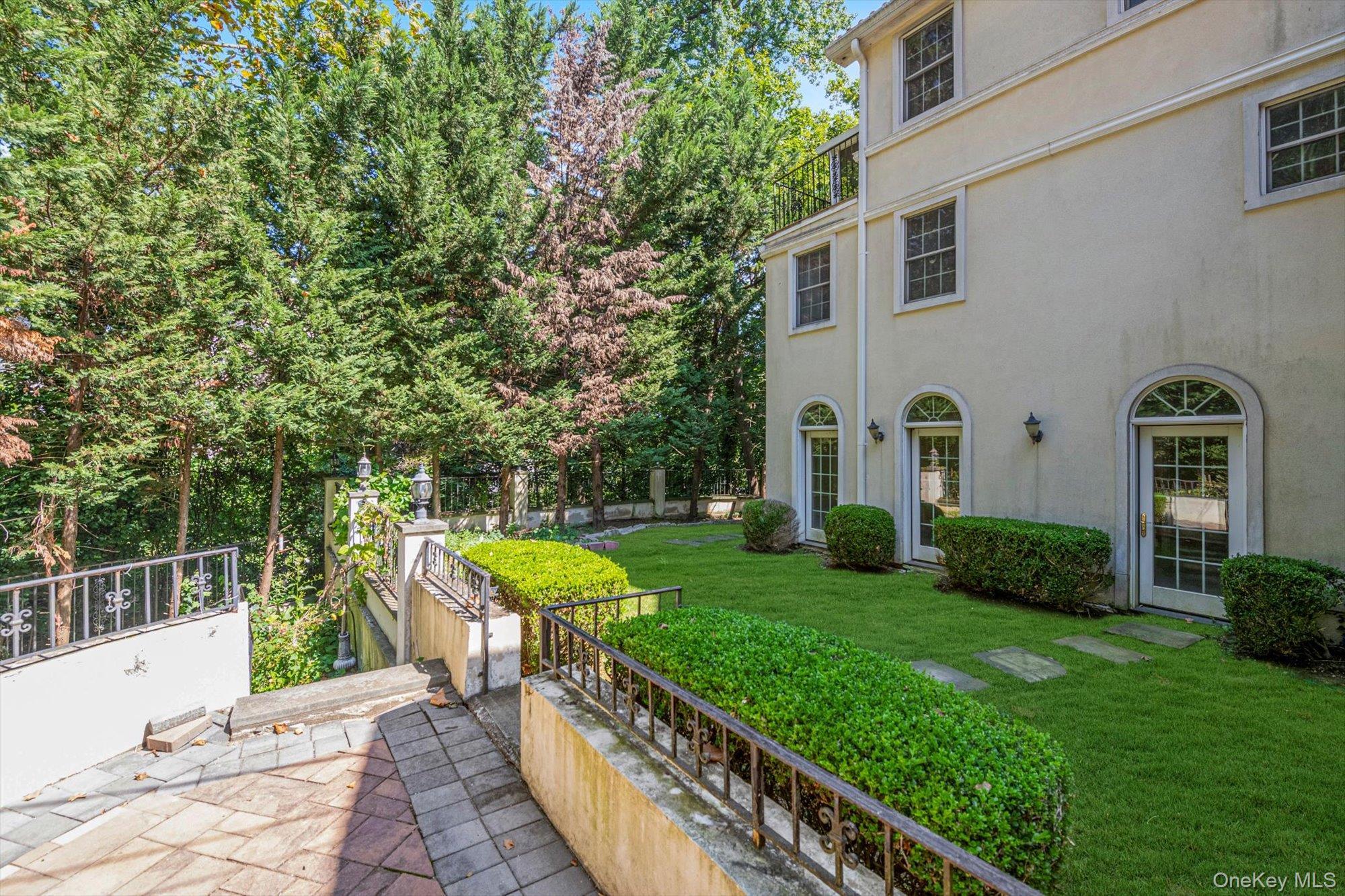 Single Family Arleigh Nassau County, NY 11021, MLS-913298-34