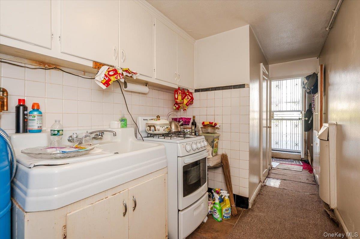 Single Family Grenada Bronx, NY 10466, MLS-913325-17