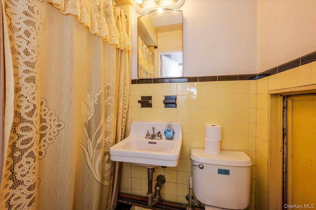 Single Family Grenada Bronx, NY 10466, MLS-913325-19