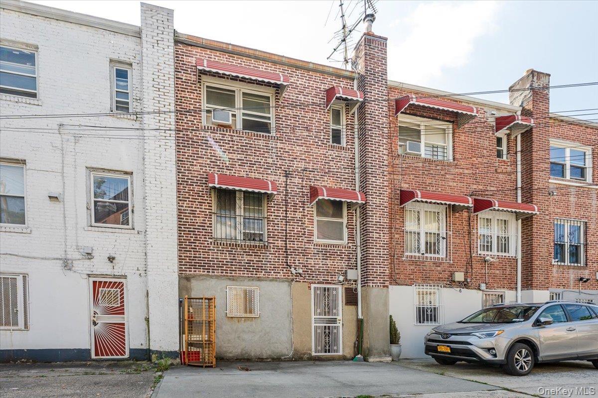 Single Family Grenada  Bronx, NY 10466, MLS-913325-22