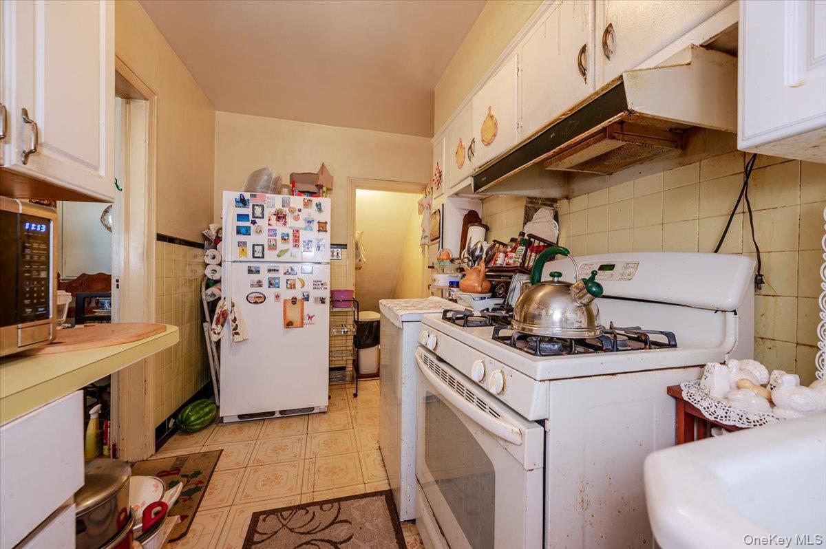 Single Family Grenada Bronx, NY 10466, MLS-913325-9