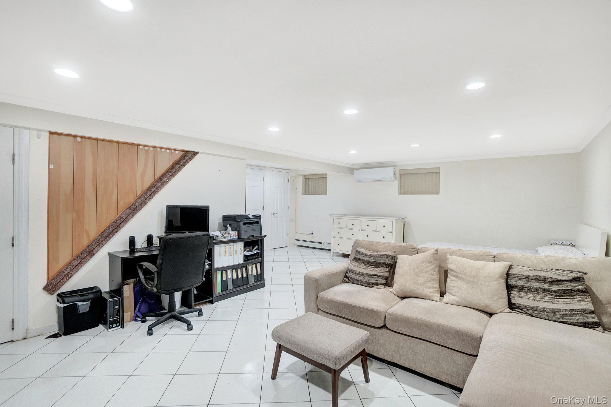 Single Family Hoffman  Nassau County, NY 11580, MLS-913329-28