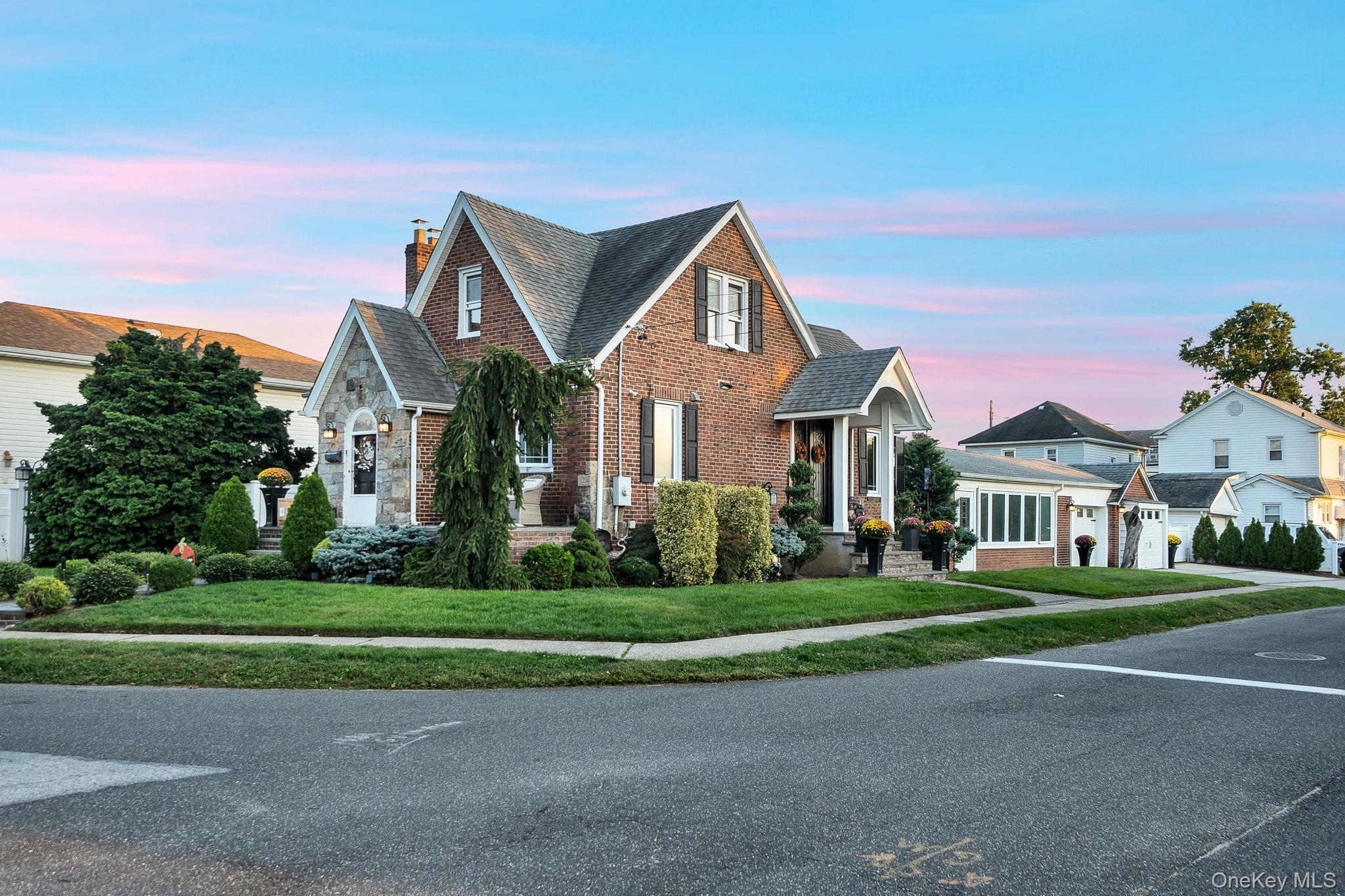 Single Family Hoffman  Nassau County, NY 11580, MLS-913329-4