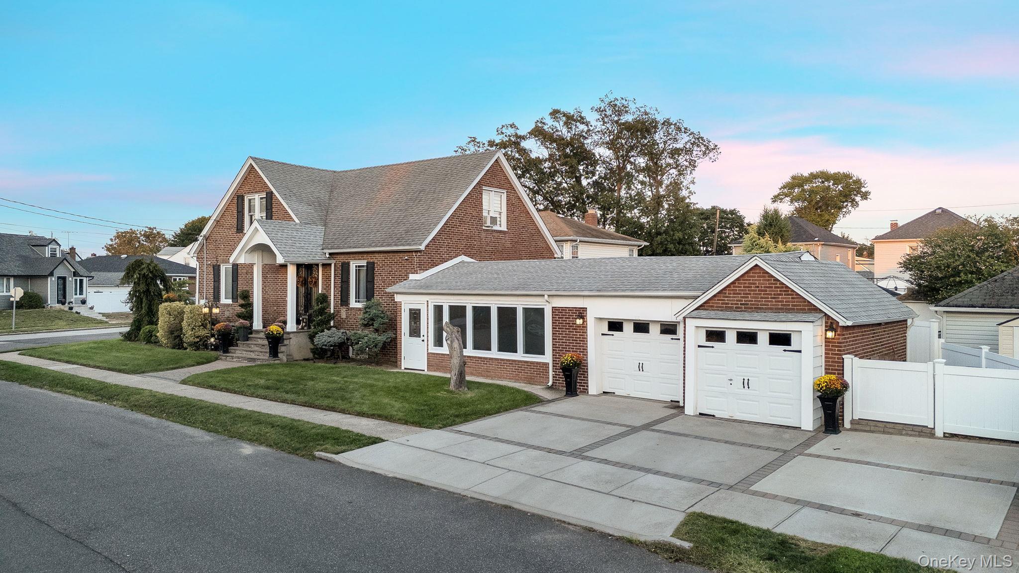 Single Family Hoffman  Nassau County, NY 11580, MLS-913329-6