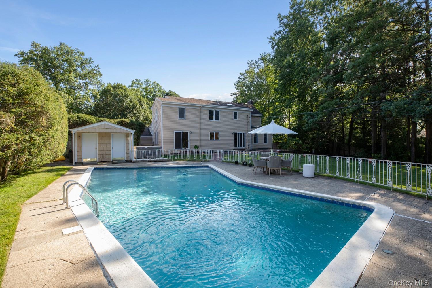 Single Family North Nassau County, NY 11030, MLS-913339-2