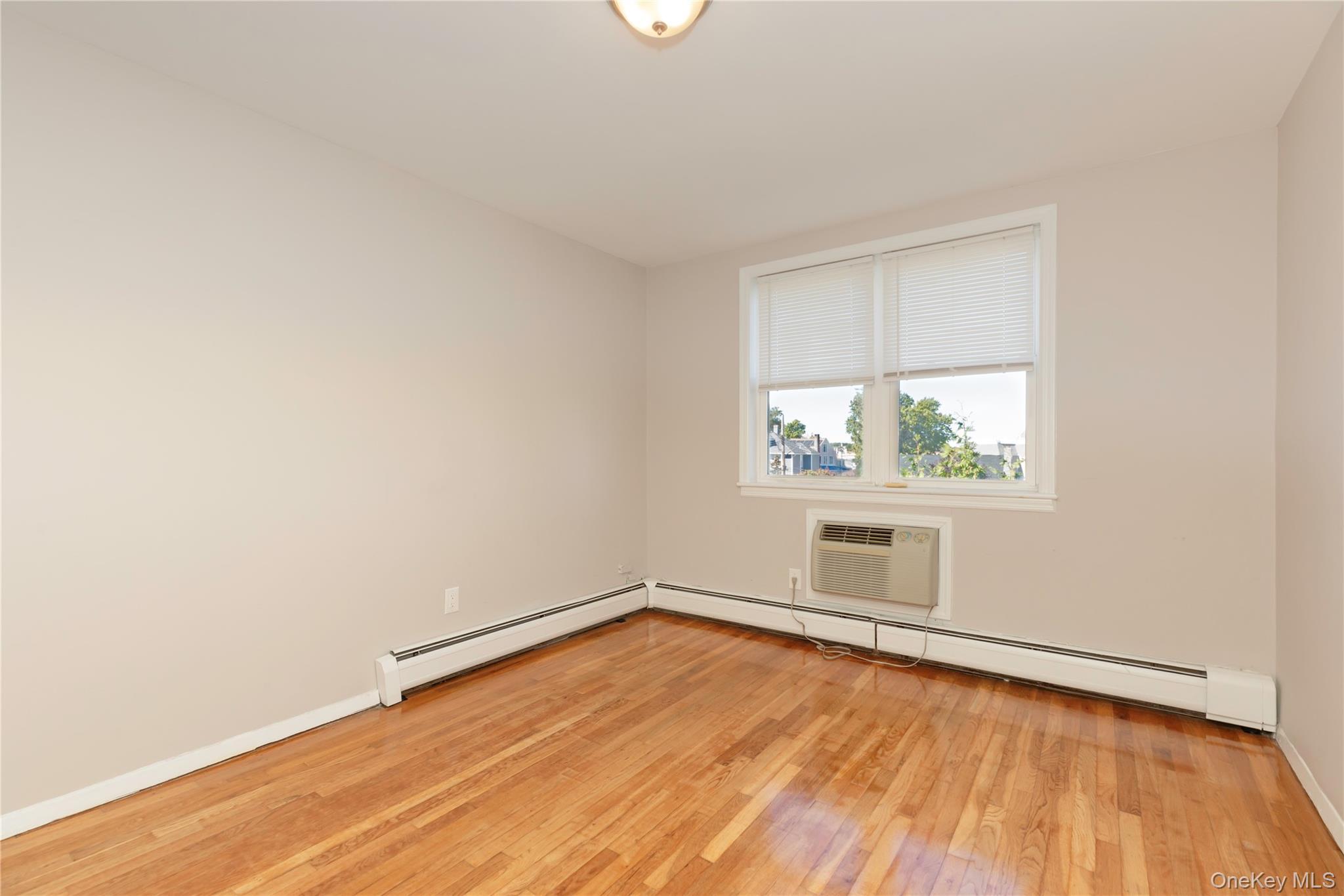 Single Family Ditmars Bronx, NY 10464, MLS-913352-20
