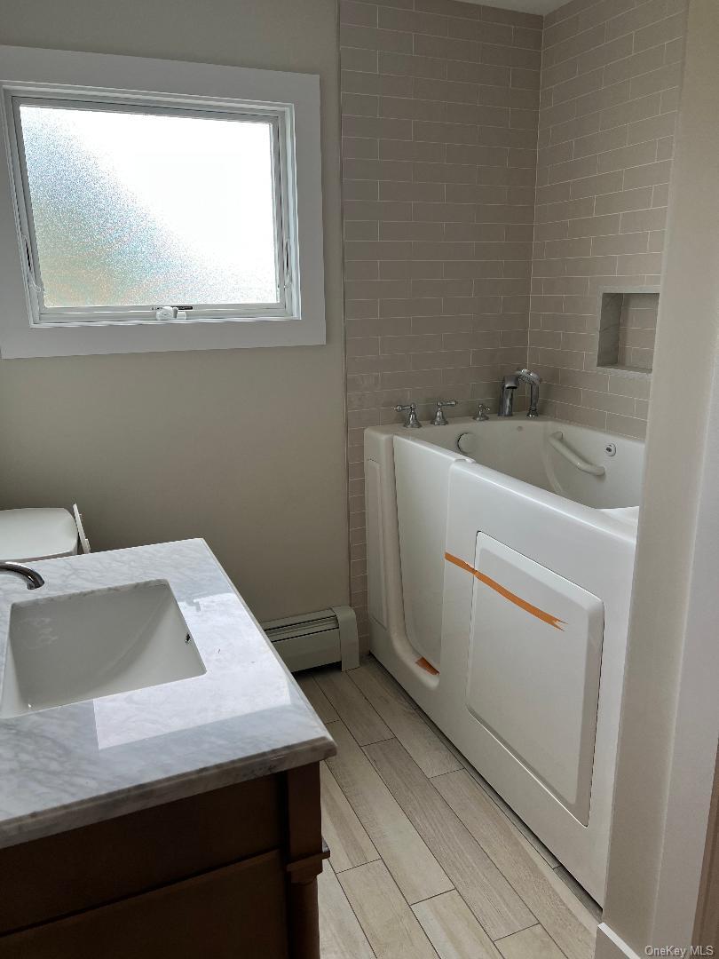 Single Family Taca  Suffolk County, NY 11729, MLS-913383-4