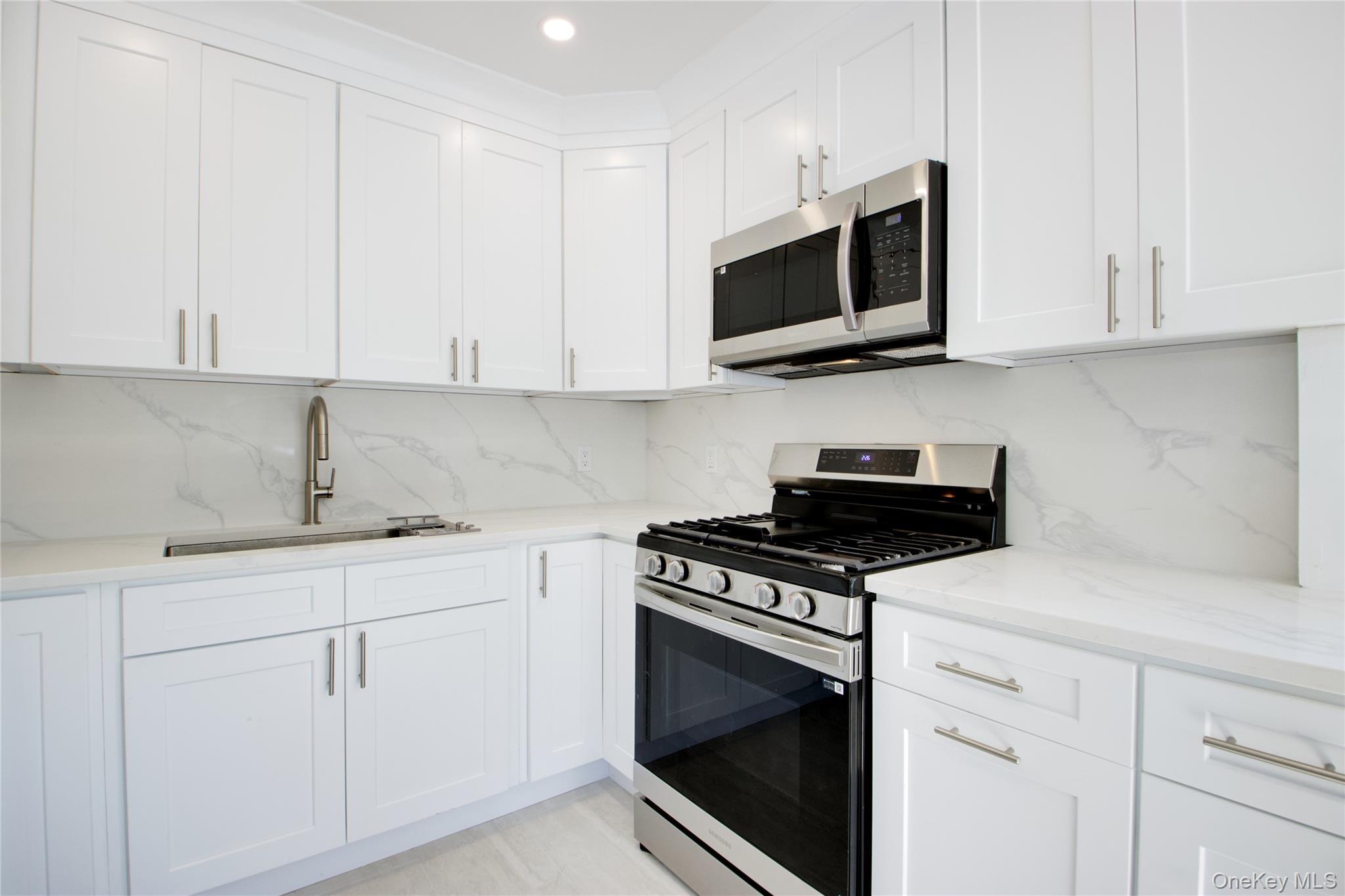 Single Family Linwood Nassau County, NY 11050, MLS-913394-16