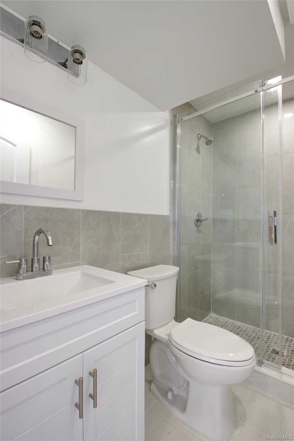 Single Family Linwood Nassau County, NY 11050, MLS-913394-19