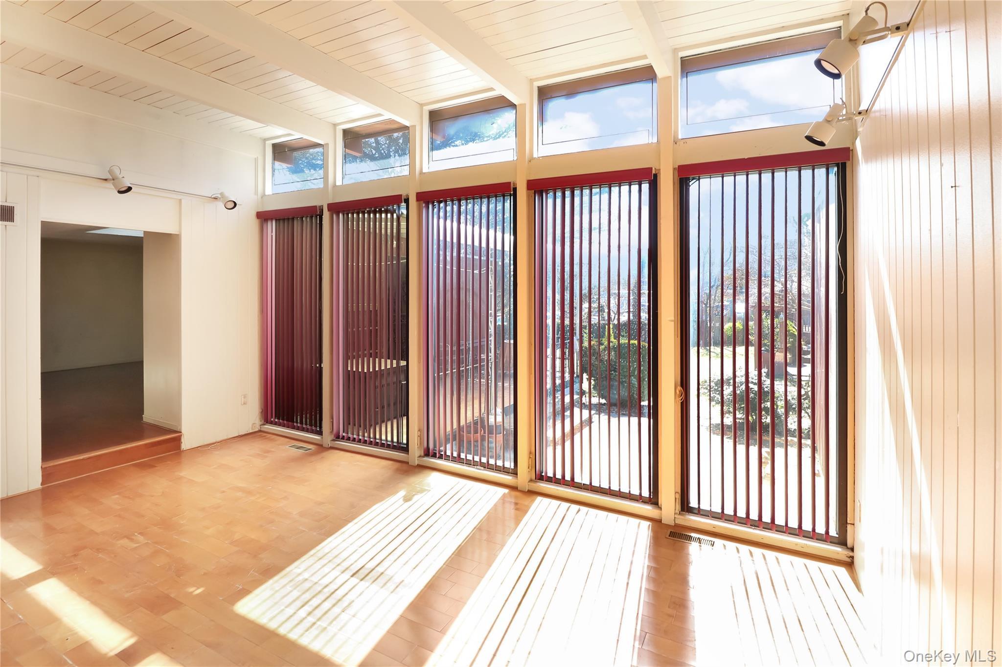 Single Family Valley View Nassau County, NY 11021, MLS-913408-13