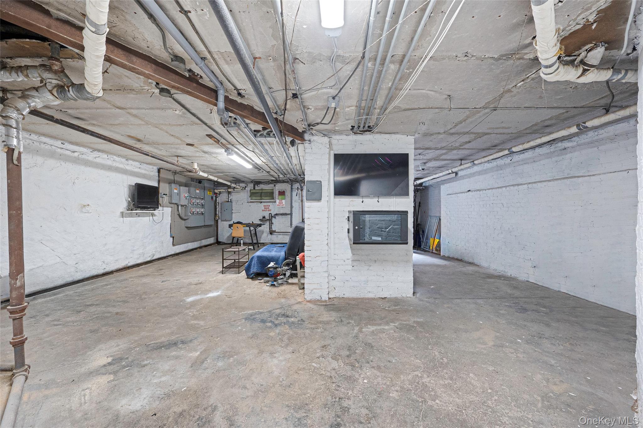 Commercial Sale Bergen  Brooklyn, NY 11217, MLS-913438-35