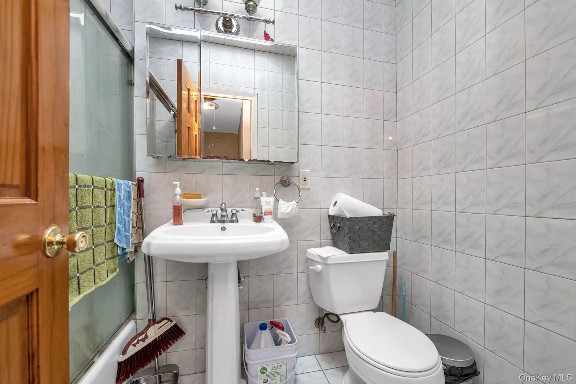 Single Family Centreville  Queens, NY 11417, MLS-913455-10