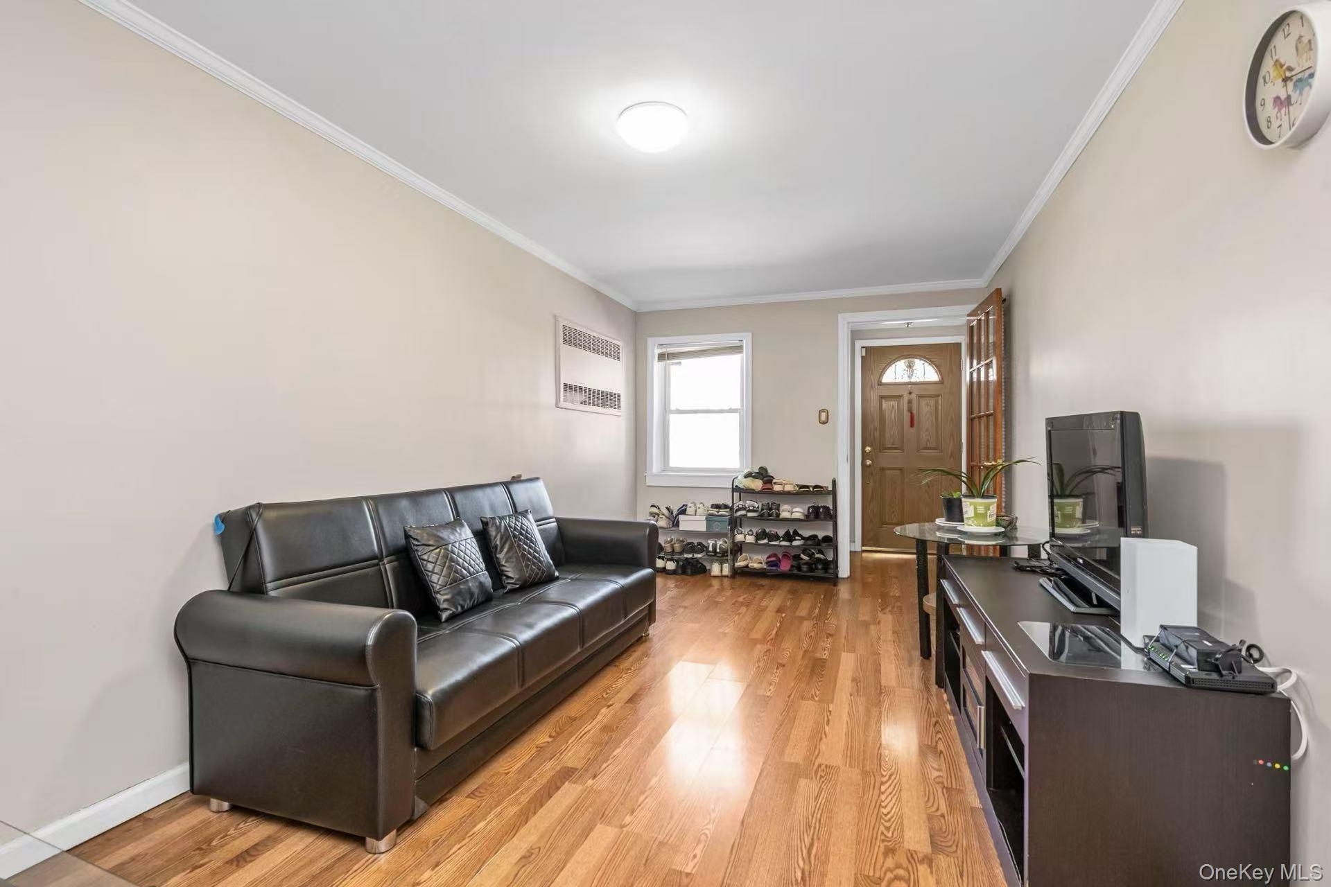 Single Family Centreville  Queens, NY 11417, MLS-913455-4