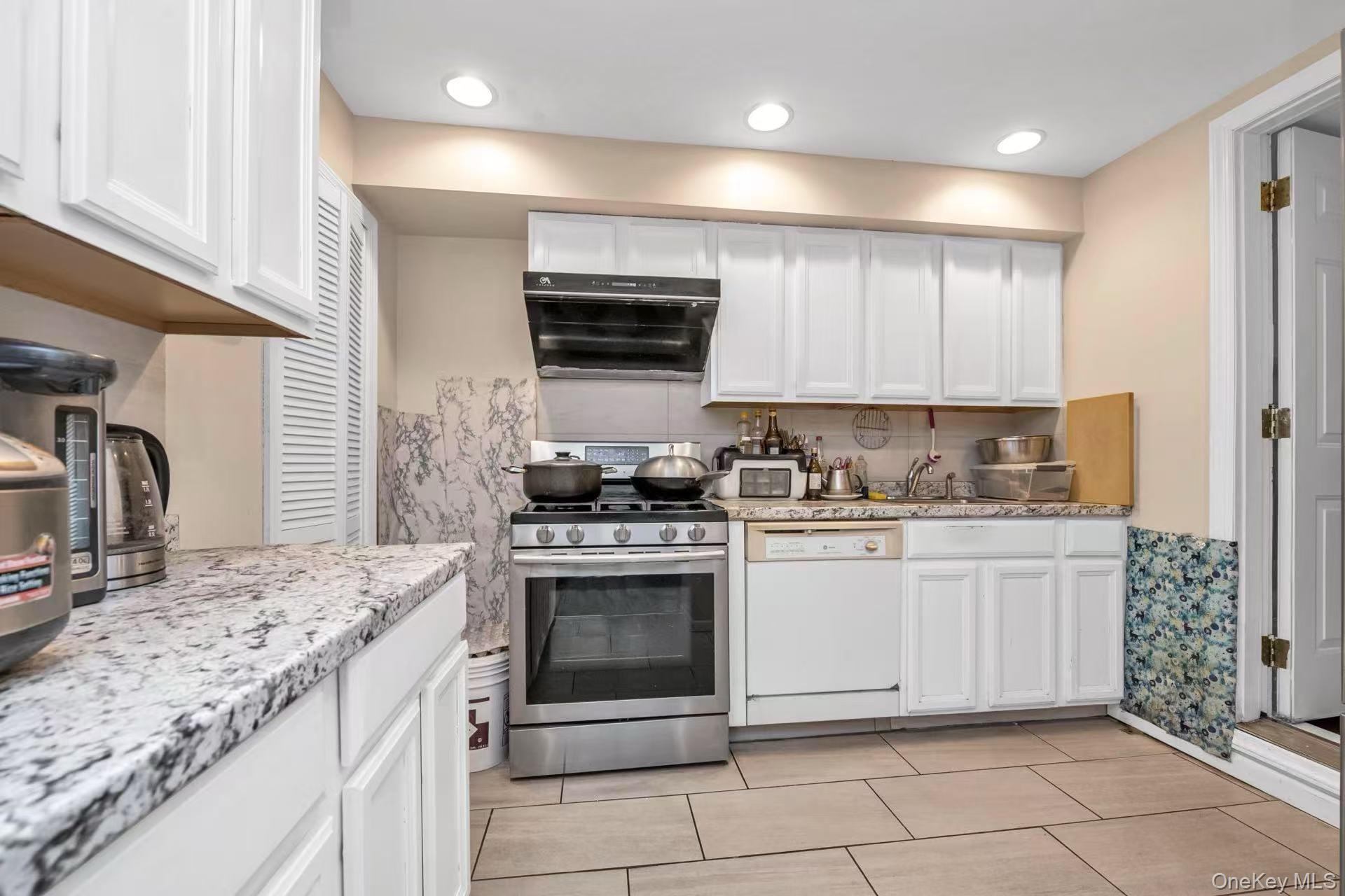 Single Family Centreville  Queens, NY 11417, MLS-913455-7