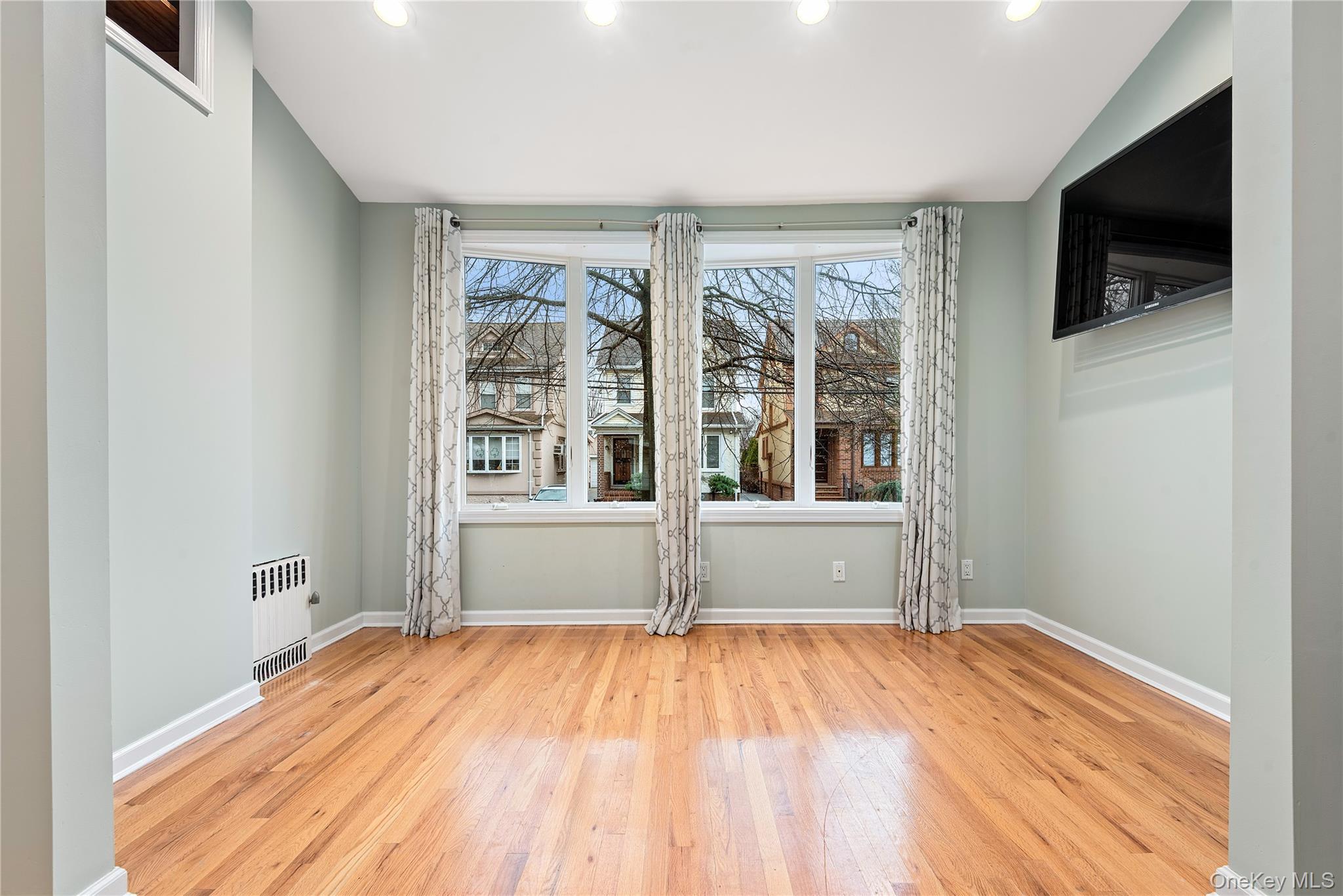 Single Family Aubrey  Queens, NY 11385, MLS-913481-17