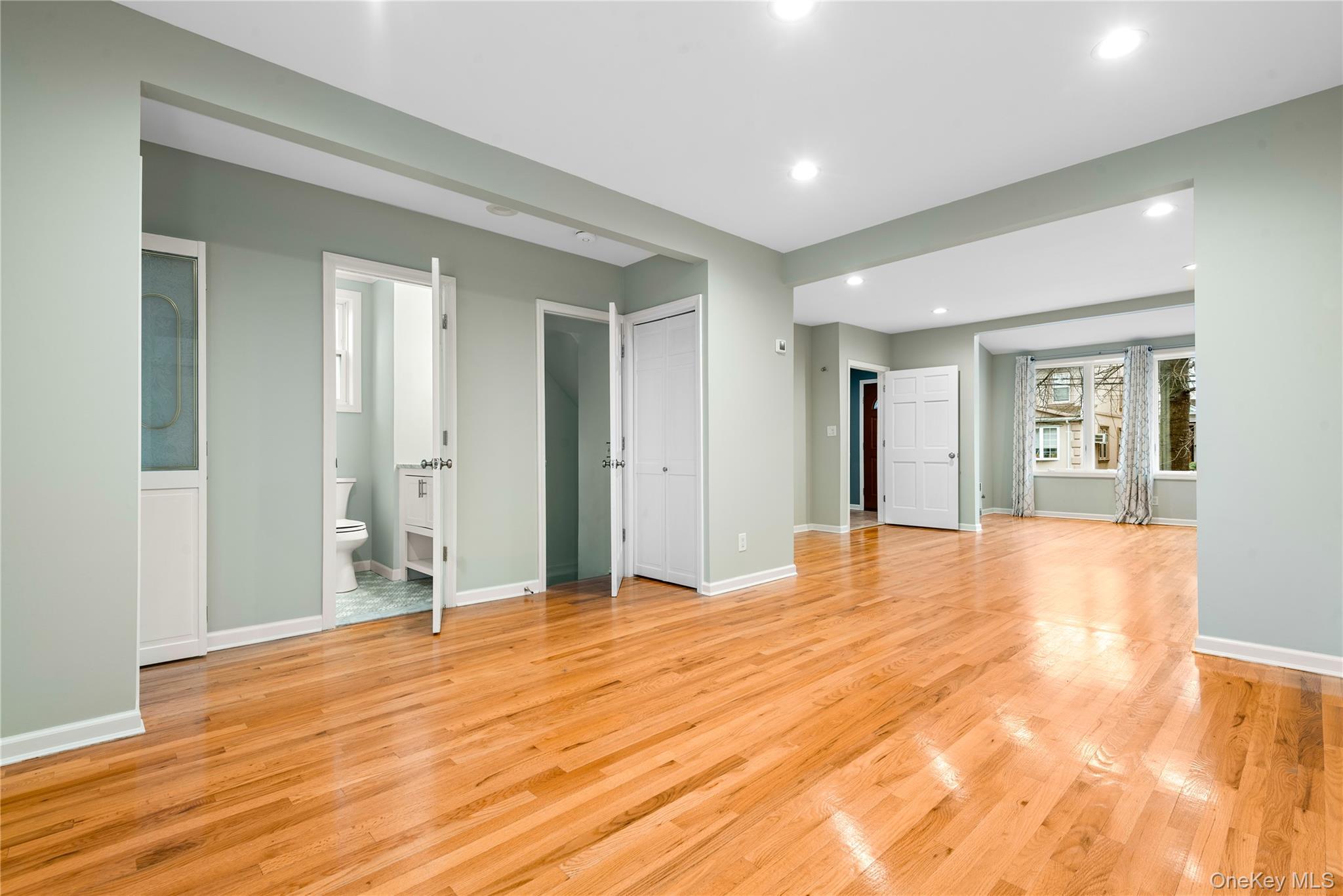 Single Family Aubrey  Queens, NY 11385, MLS-913481-21