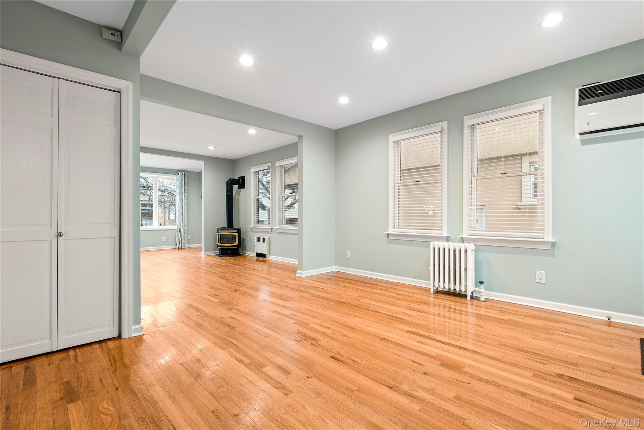 Single Family Aubrey  Queens, NY 11385, MLS-913481-22