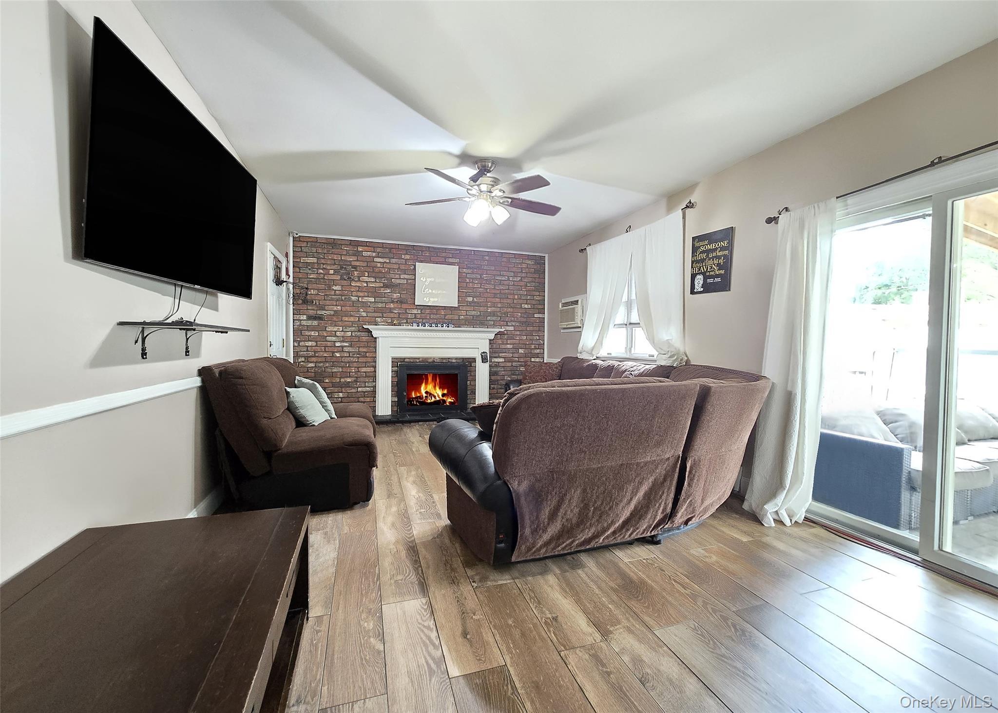 Single Family Hyde  Suffolk County, NY 11727, MLS-913493-4