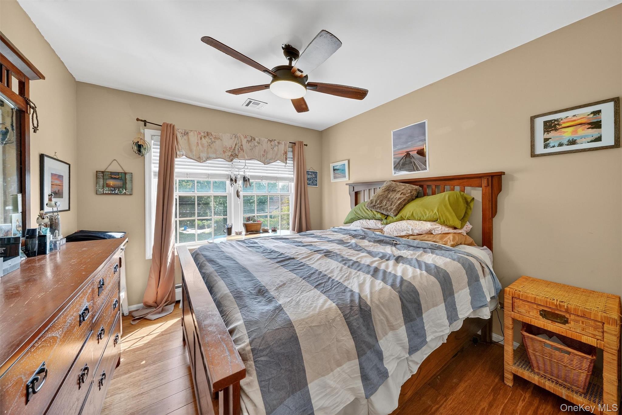 Single Family Minnieford  Bronx, NY 10464, MLS-913500-24