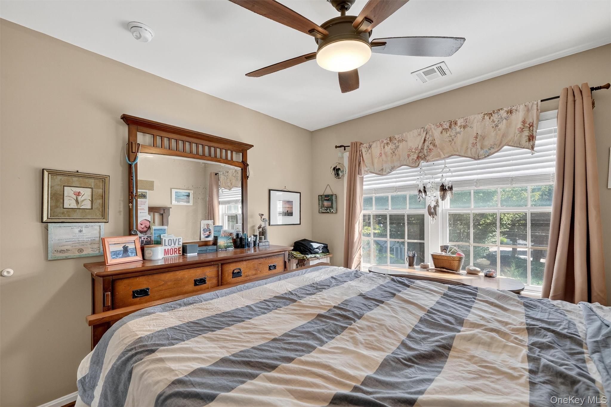 Single Family Minnieford  Bronx, NY 10464, MLS-913500-25