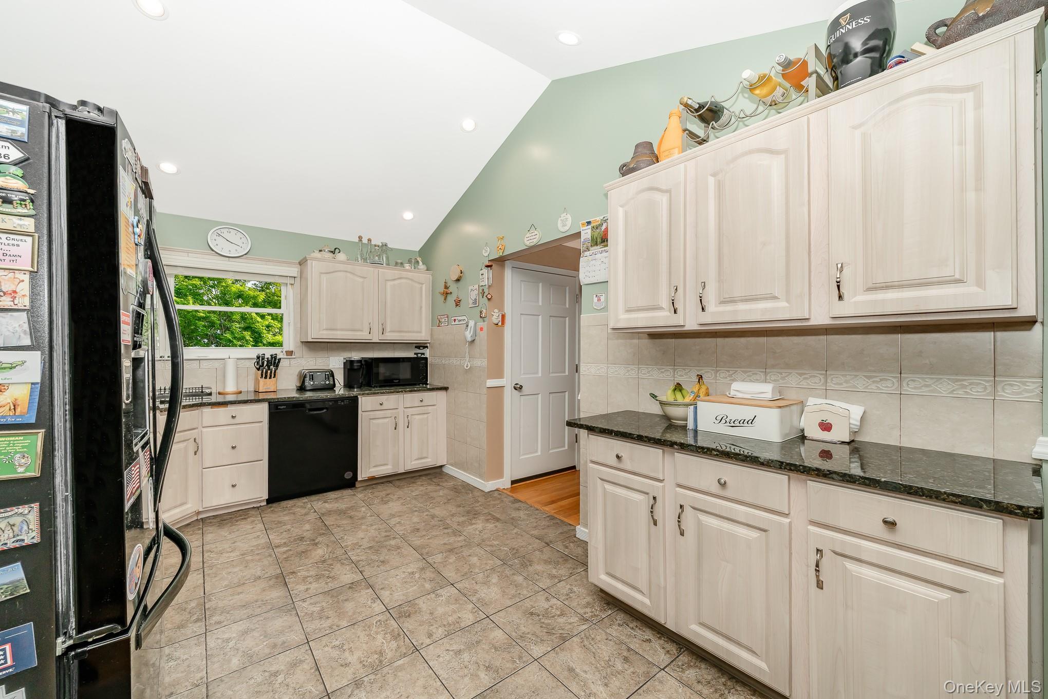 Single Family Roanoke Nassau County, NY 11783, MLS-913508-12