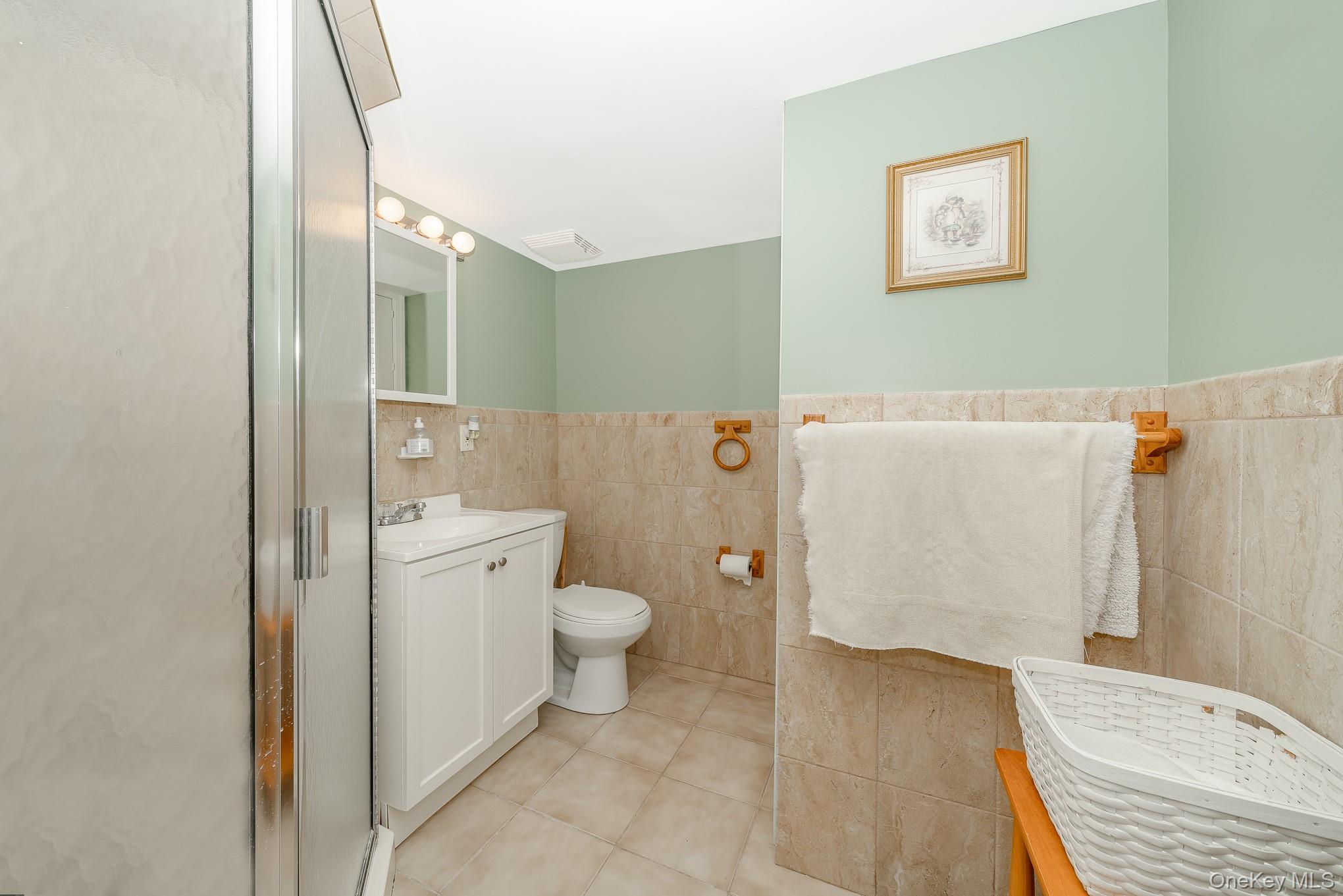 Single Family Roanoke Nassau County, NY 11783, MLS-913508-23