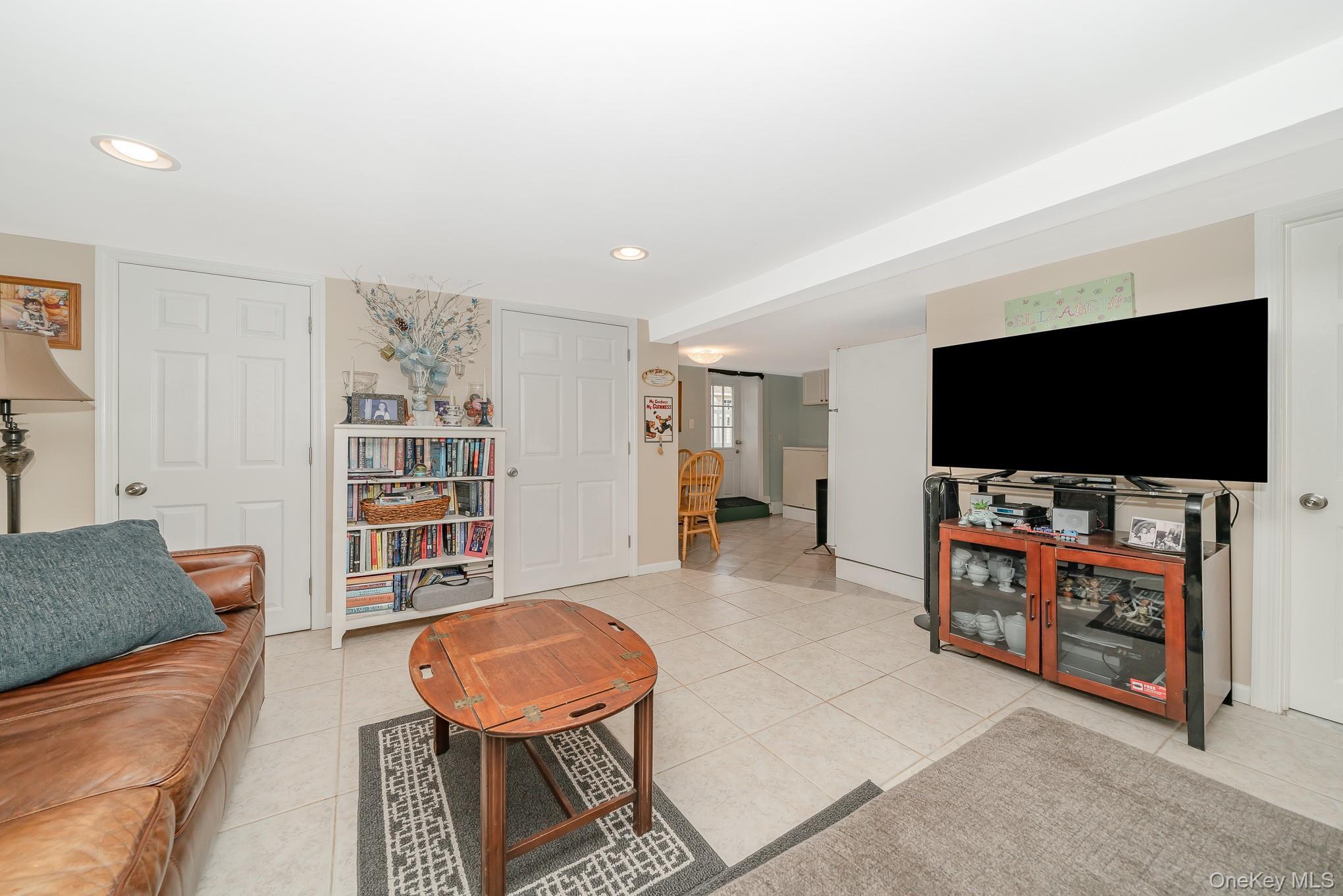 Single Family Roanoke Nassau County, NY 11783, MLS-913508-26