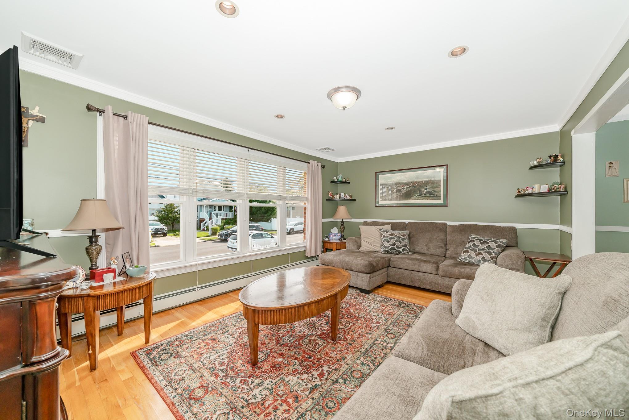 Single Family Roanoke Nassau County, NY 11783, MLS-913508-6