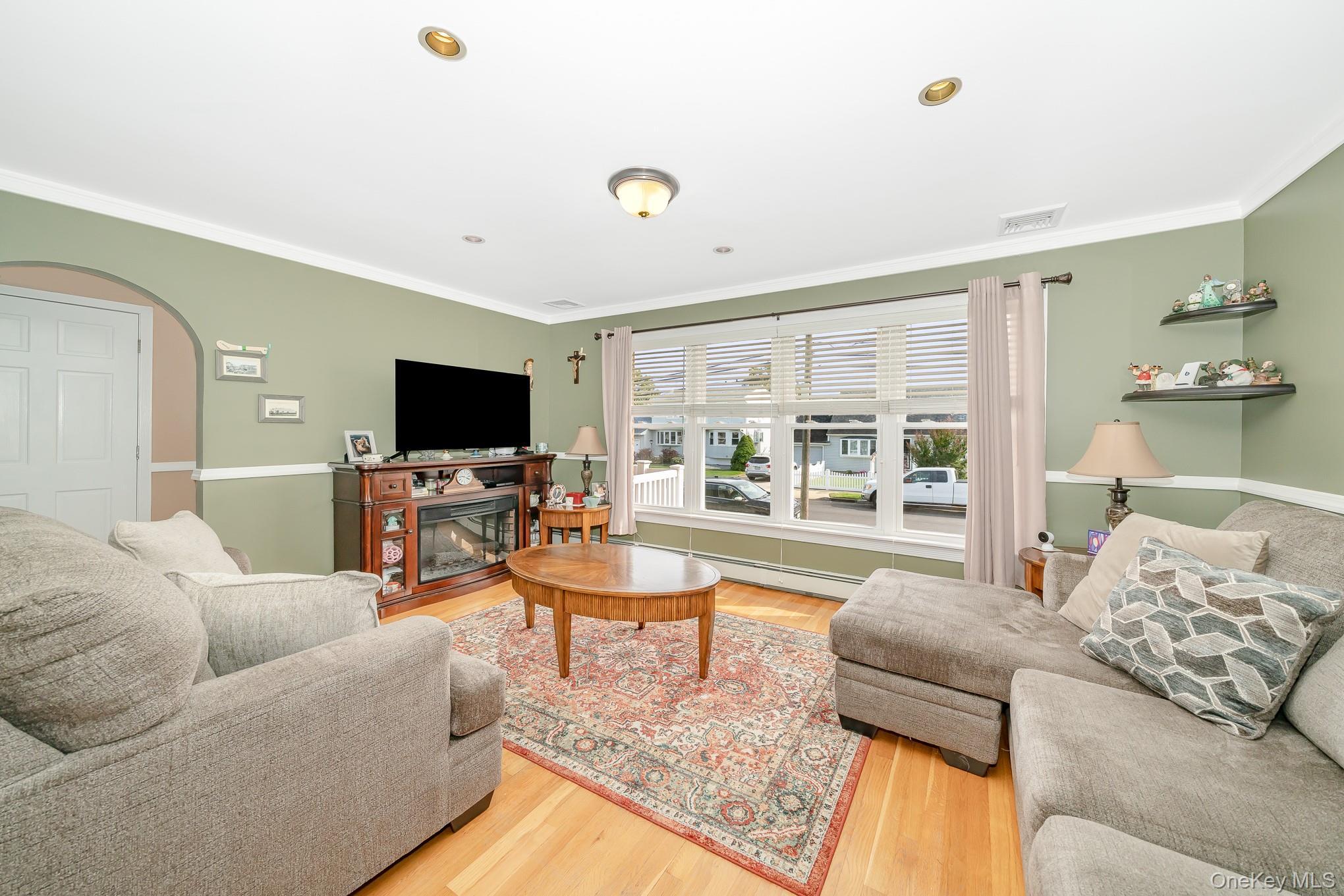 Single Family Roanoke Nassau County, NY 11783, MLS-913508-7