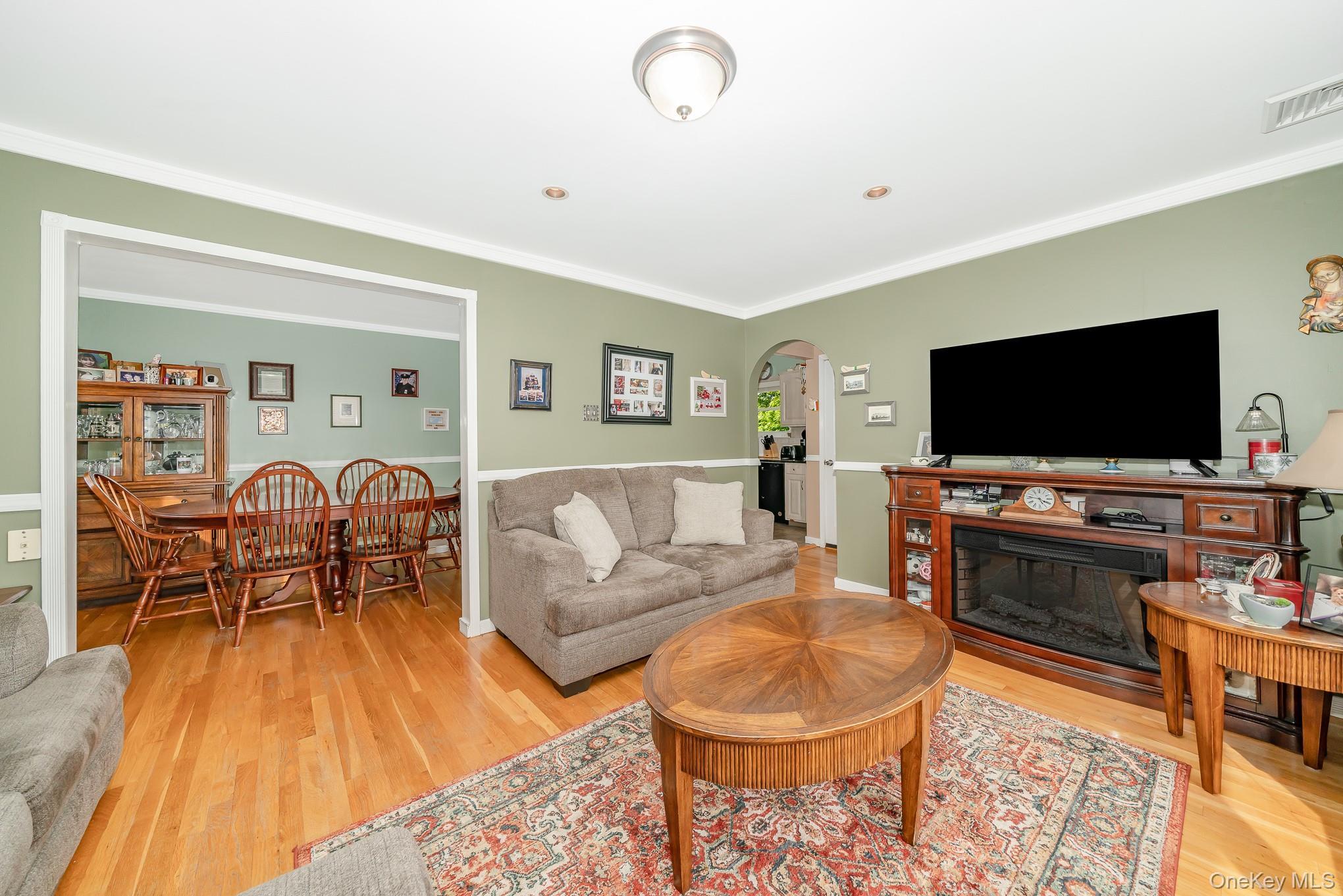 Single Family Roanoke Nassau County, NY 11783, MLS-913508-8