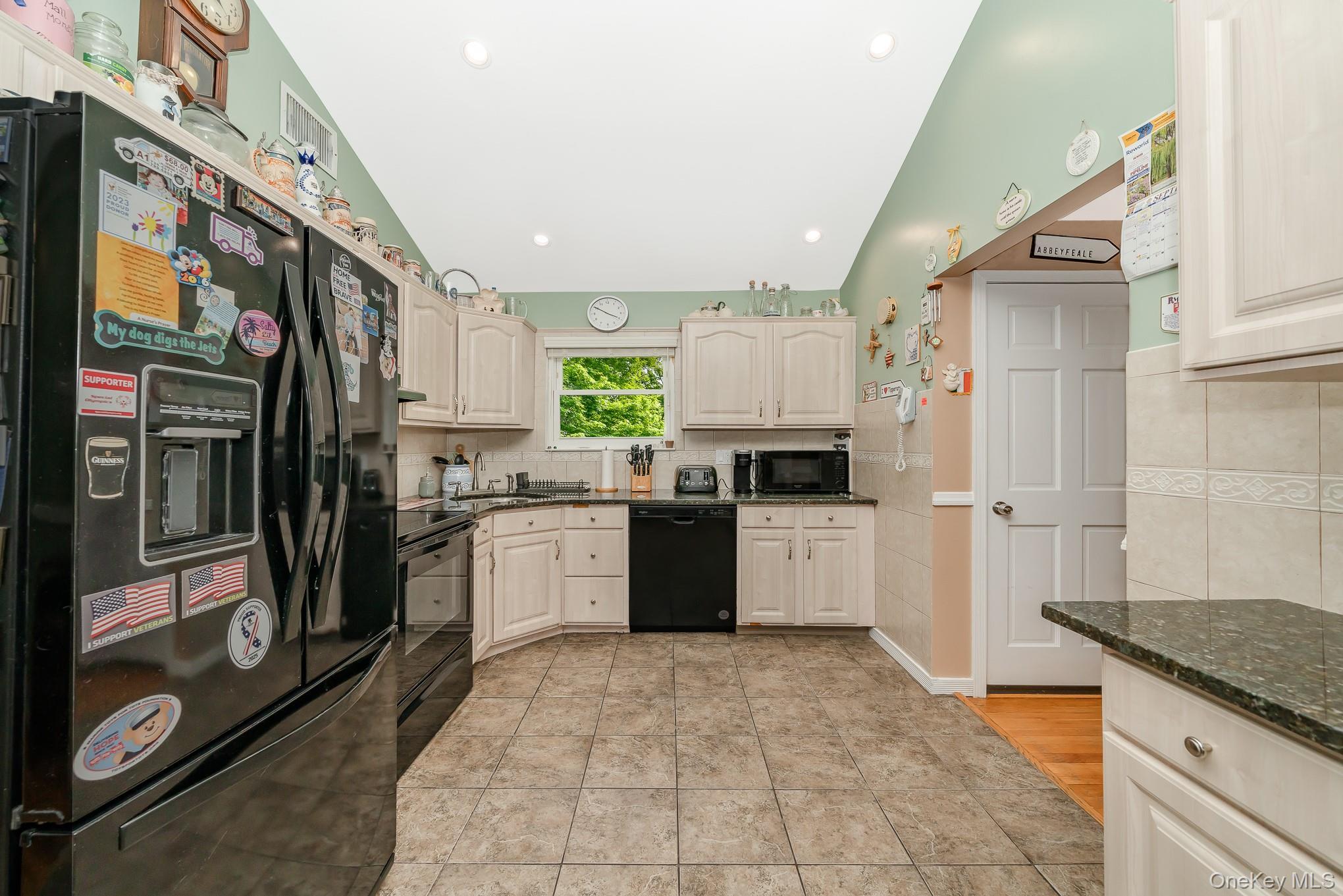 Single Family Roanoke Nassau County, NY 11783, MLS-913508-9