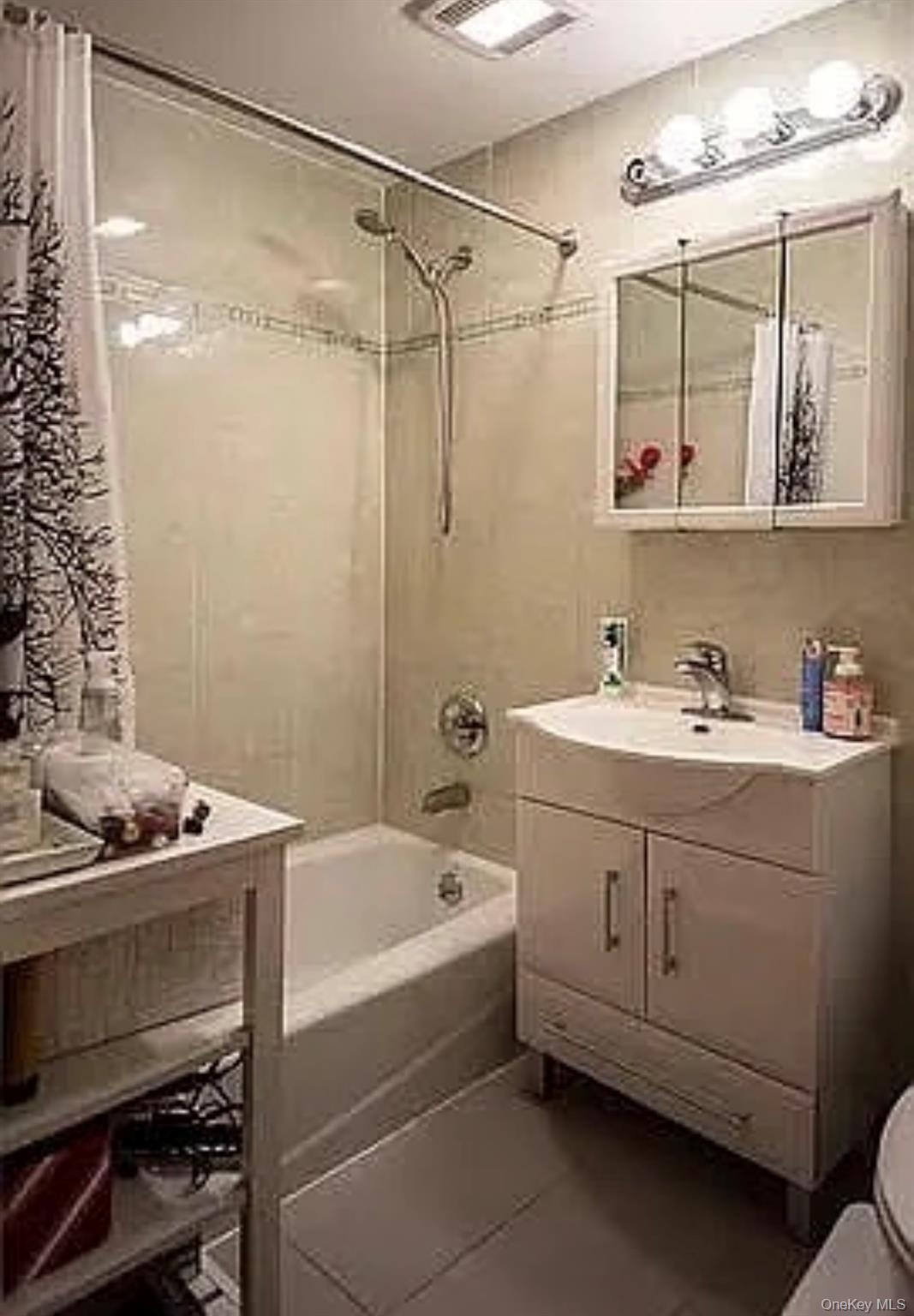 Condo Queens  Queens, NY 11377, MLS-913534-7