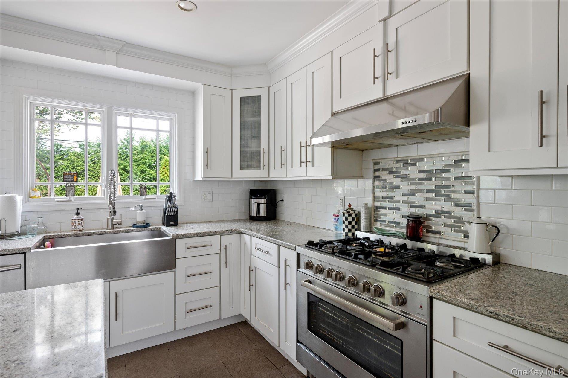 Single Family Boxwood Nassau County, NY 11557, MLS-913560-14