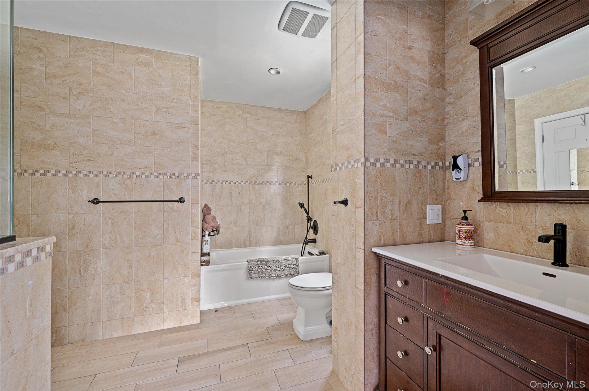 Single Family Boxwood Nassau County, NY 11557, MLS-913560-18