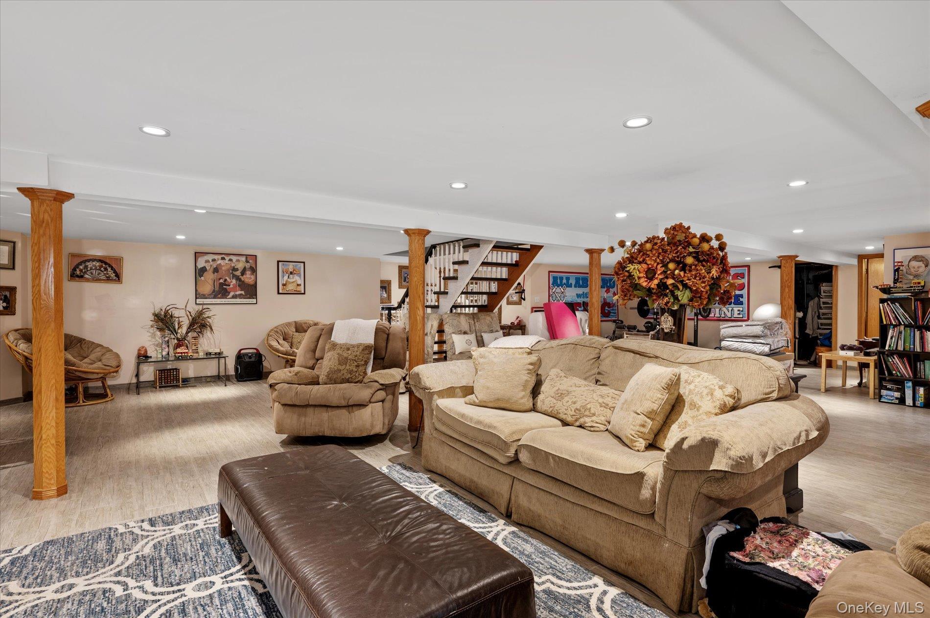 Single Family Boxwood Nassau County, NY 11557, MLS-913560-23