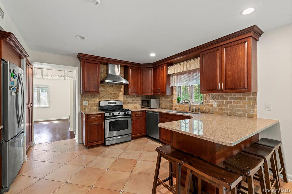 Single Family Plymouth Nassau County, NY 11023, MLS-913583-14