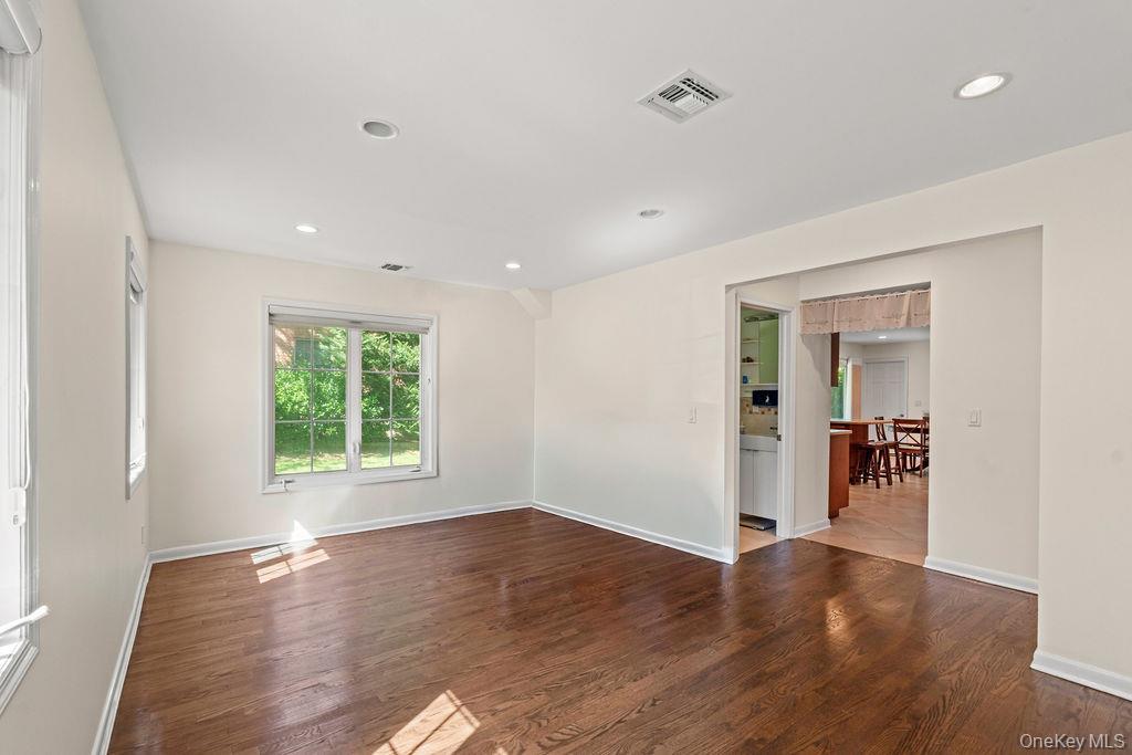 Single Family Plymouth Nassau County, NY 11023, MLS-913583-16