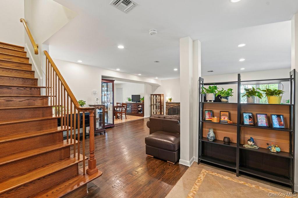 Single Family Plymouth Nassau County, NY 11023, MLS-913583-20