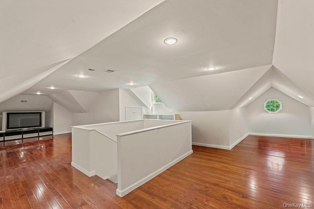 Single Family Plymouth Nassau County, NY 11023, MLS-913583-30