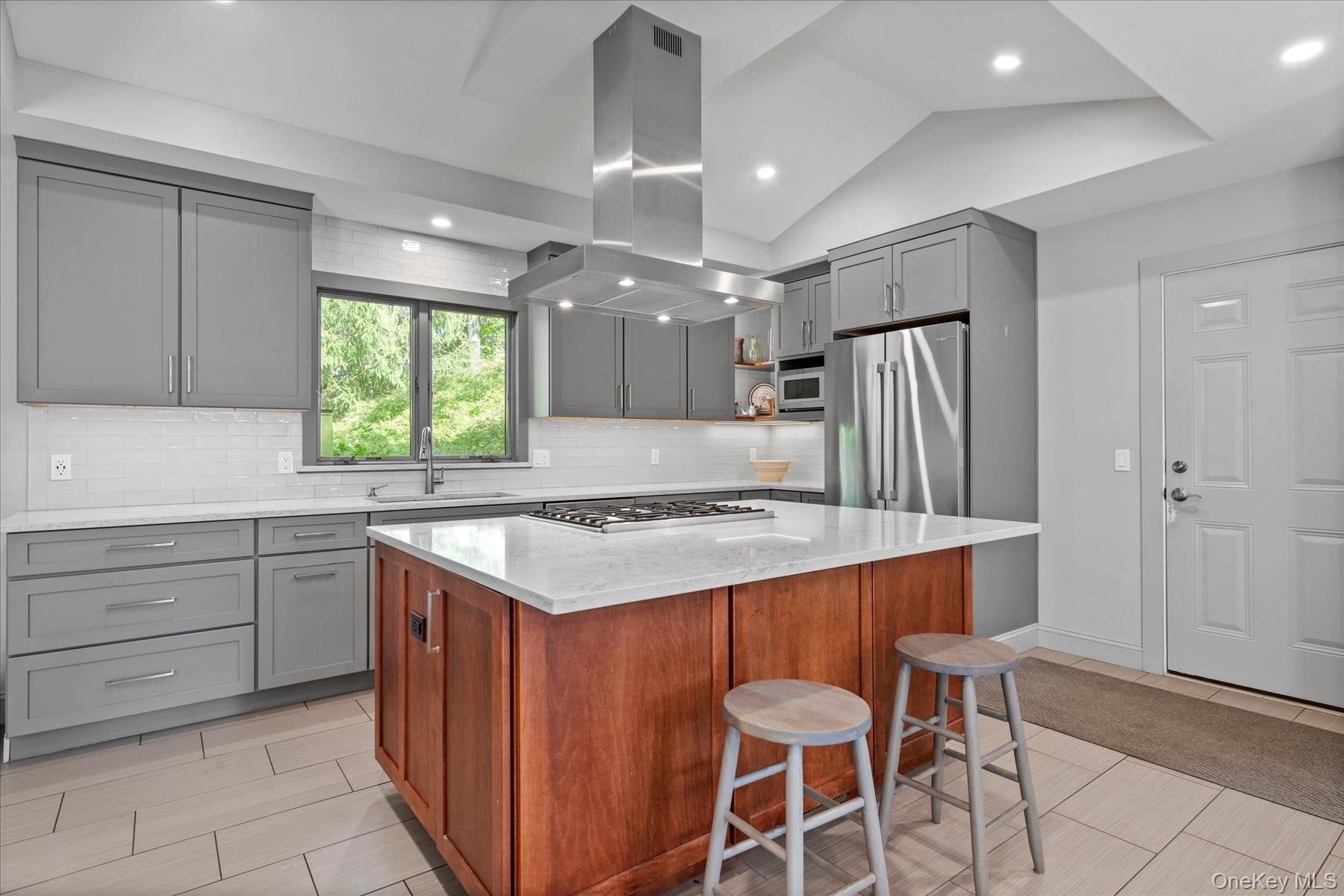 Single Family Laurelwood  Suffolk County, NY 11948, MLS-913584-16