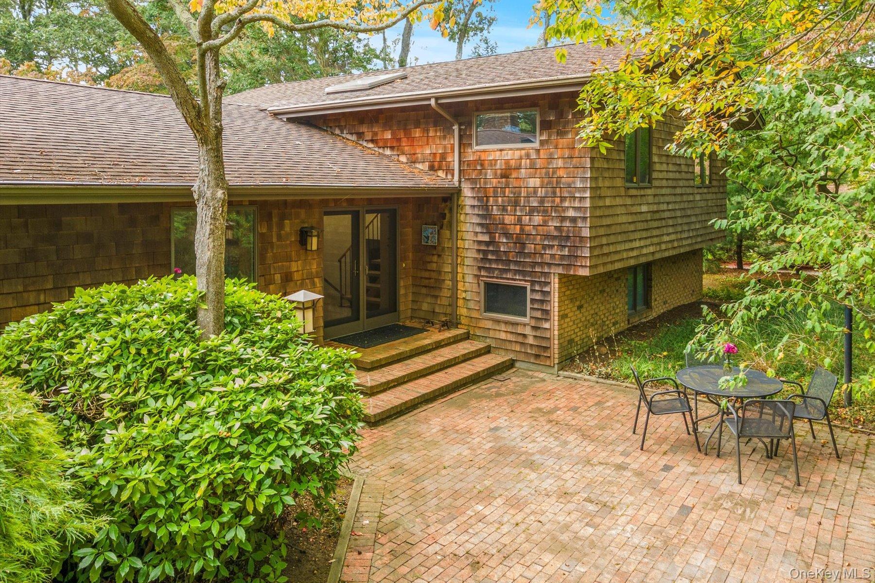 Single Family Laurelwood  Suffolk County, NY 11948, MLS-913584-2