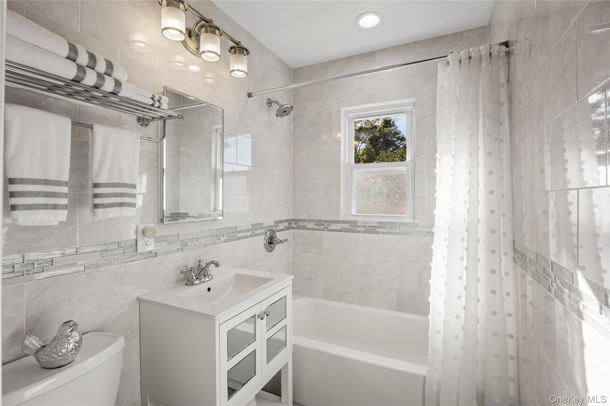 Single Family Old Neck  Suffolk County, NY 11934, MLS-913595-25