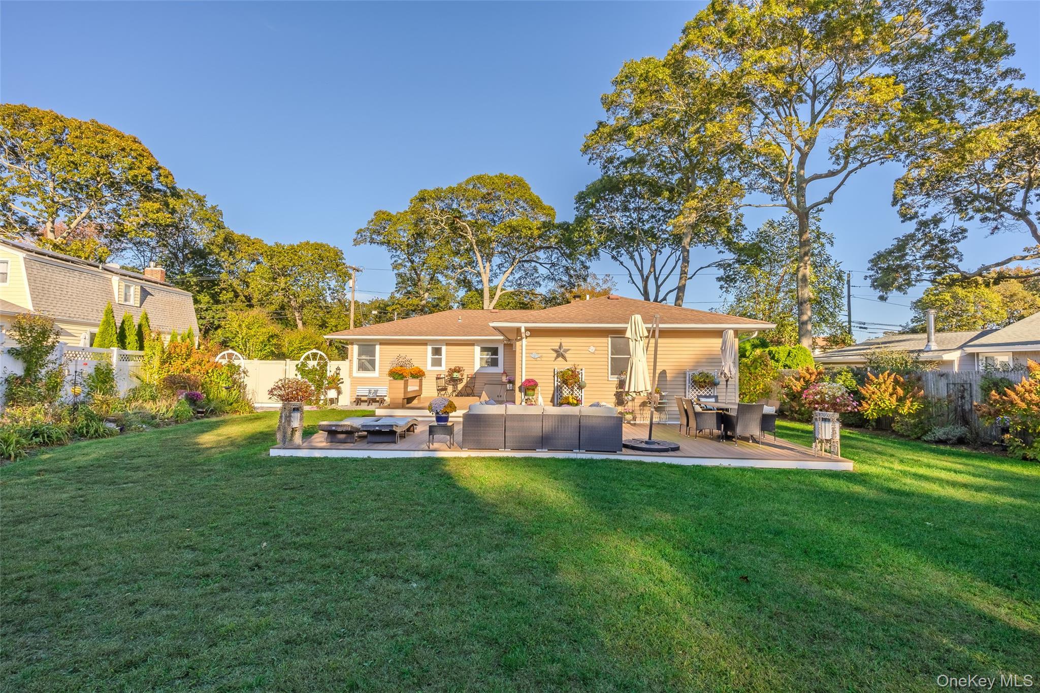 Single Family Old Neck  Suffolk County, NY 11934, MLS-913595-36