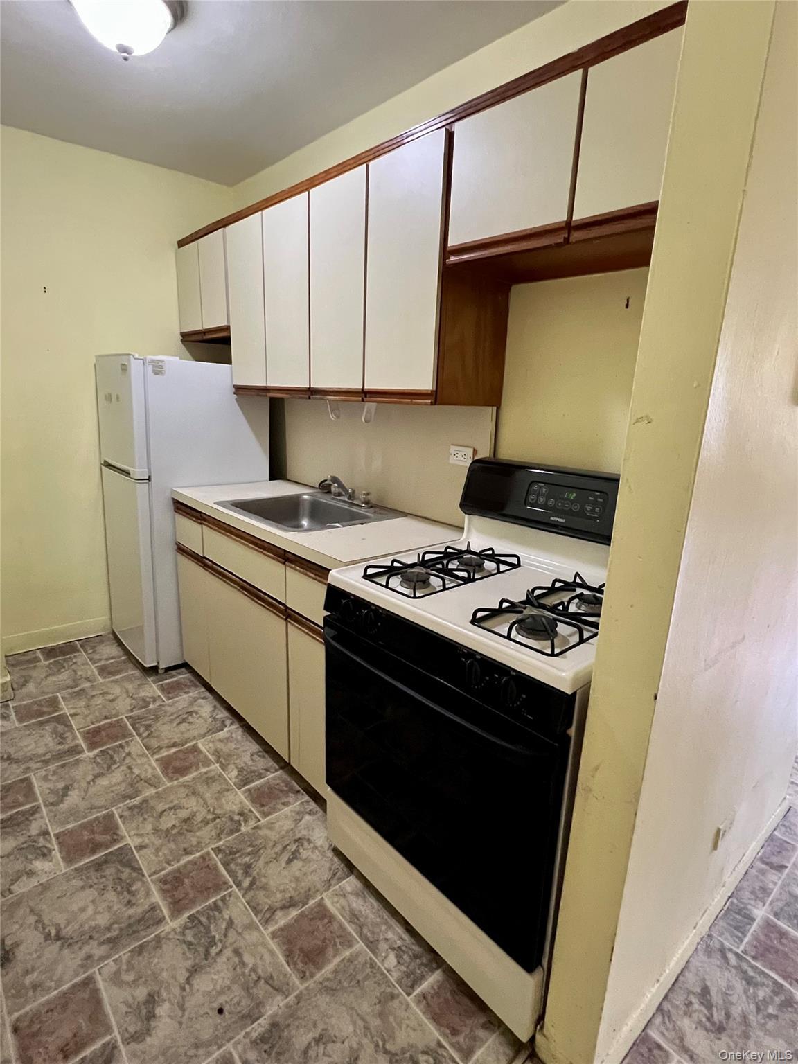 Coop 155  Queens, NY 11414, MLS-913685-7