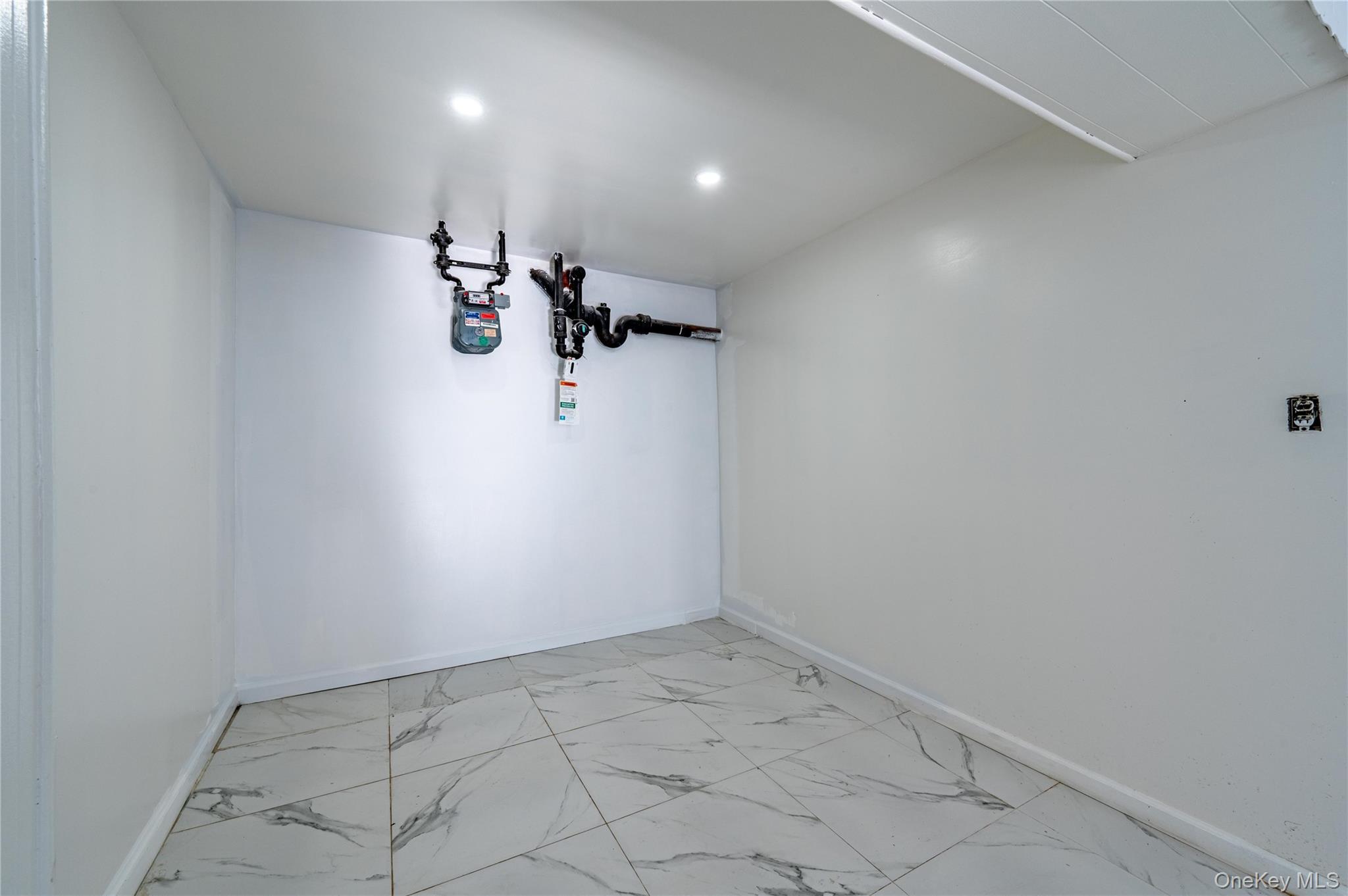 Single Family Throggmorton  Bronx, NY 10465, MLS-913729-23