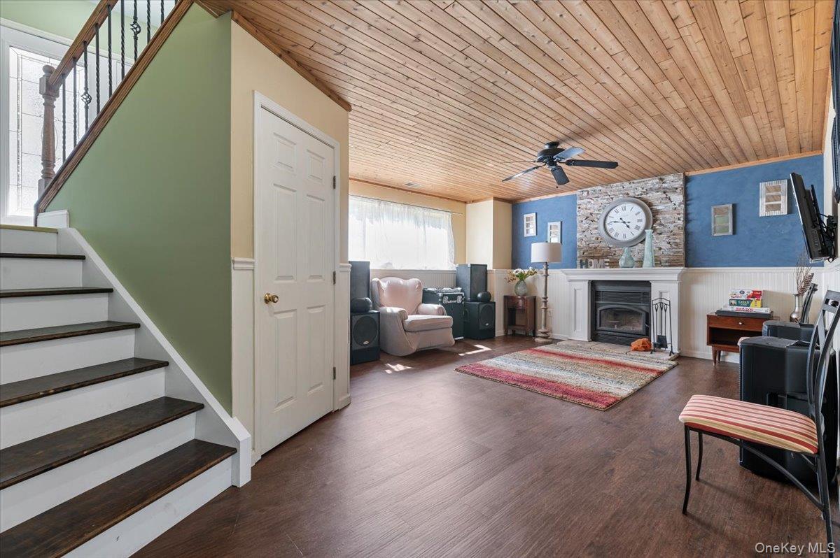 Single Family Plymouth Suffolk County, NY 11772, MLS-913802-15