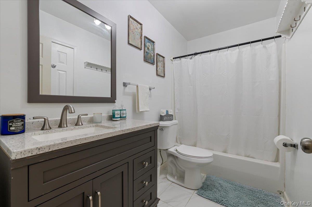 Single Family Plymouth Suffolk County, NY 11772, MLS-913802-21