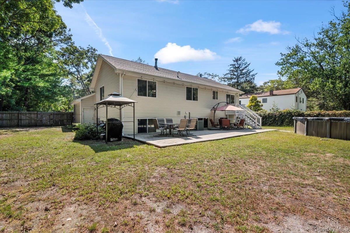 Single Family Plymouth Suffolk County, NY 11772, MLS-913802-25