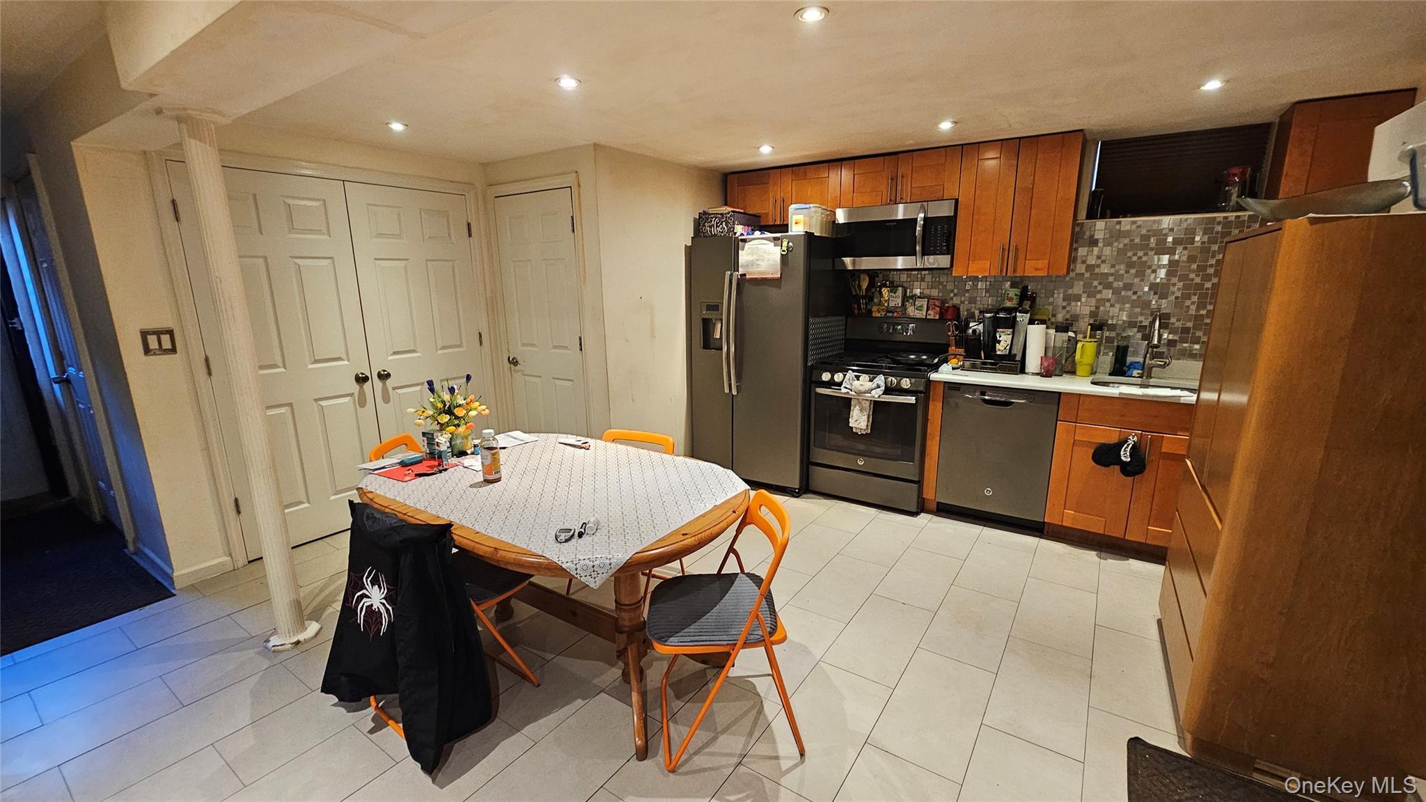 Single Family Dieterle  Queens, NY 11374, MLS-913806-22