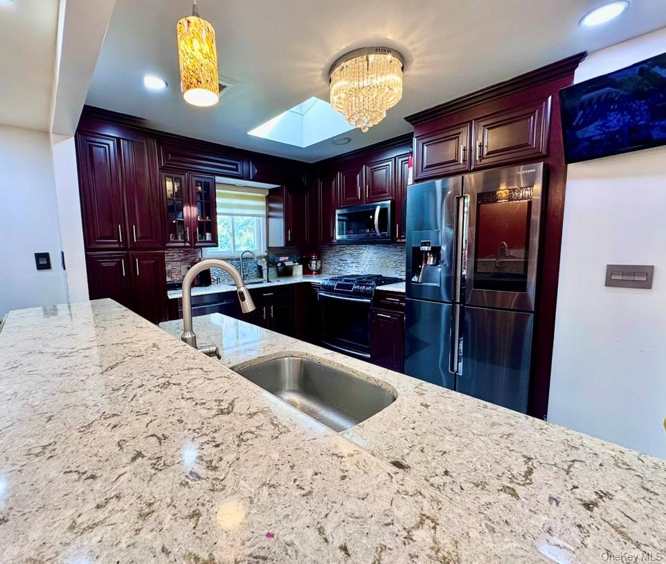 Single Family Walnut Nassau County, NY 11096, MLS-913823-11